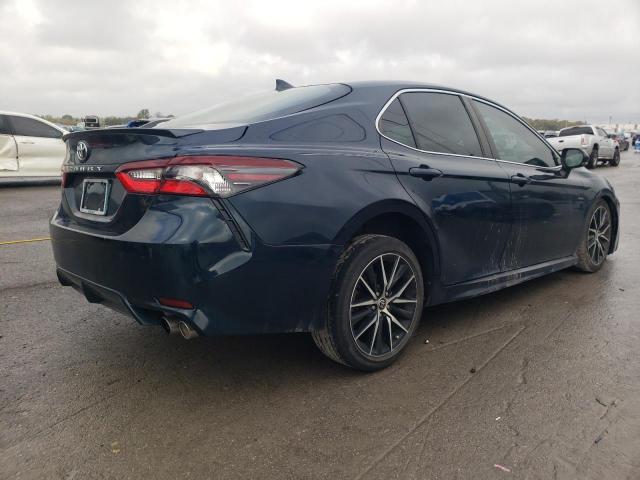 4T1T11AK9MU532986 - 2021 TOYOTA CAMRY SE BLUE photo 3