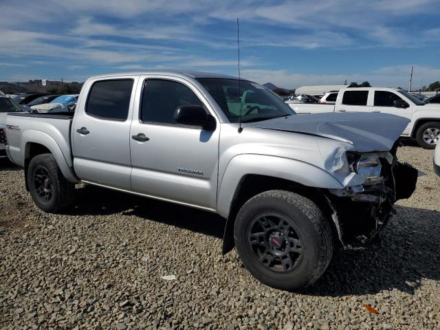3TMJU4GN6DM151090 - 2013 TOYOTA TACOMA DOUBLE CAB PRERUNNER SILVER photo 4