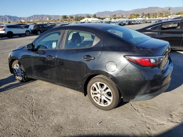 3MYDLBYV3JY303612 - 2018 TOYOTA YARIS IA Qara foto 2