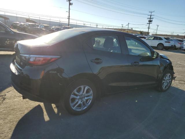 3MYDLBYV3JY303612 - 2018 TOYOTA YARIS IA Qara foto 3