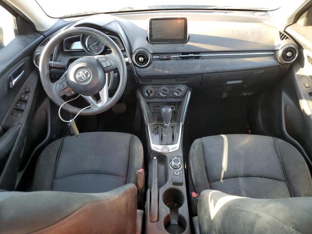 3MYDLBYV3JY303612 - 2018 TOYOTA YARIS IA Qara foto 8