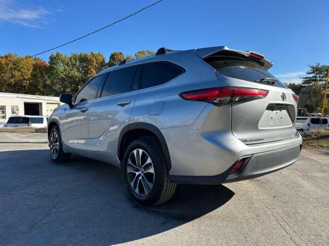 5TDGZRAH4MS032191 - 2021 TOYOTA HIGHLANDER XLE ვერცხლისფერი ფოტო 2