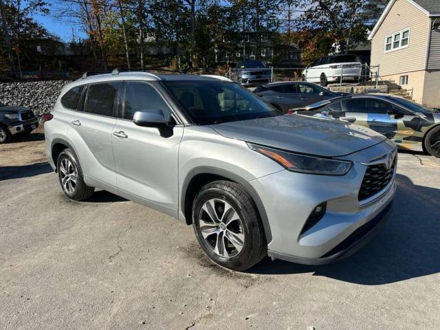 5TDGZRAH4MS032191 - 2021 TOYOTA HIGHLANDER XLE ვერცხლისფერი ფოტო 4