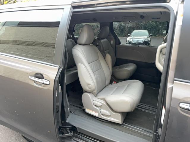 5TDYK3DC5GS726222 - 2016 TOYOTA SIENNA XLE CHARCOAL photo 6