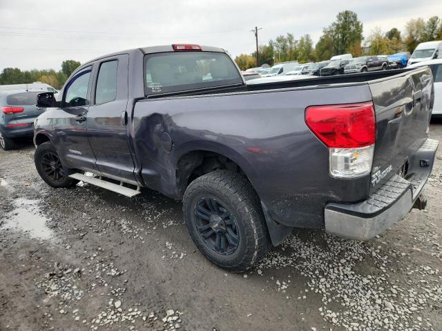 5TFUM5F1XBX025095 - 2011 TOYOTA TUNDRA DOUBLE CAB SR5 GRAY photo 2