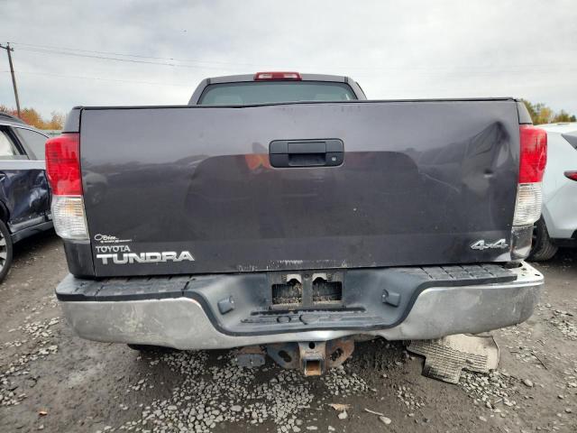 5TFUM5F1XBX025095 - 2011 TOYOTA TUNDRA DOUBLE CAB SR5 GRAY photo 6