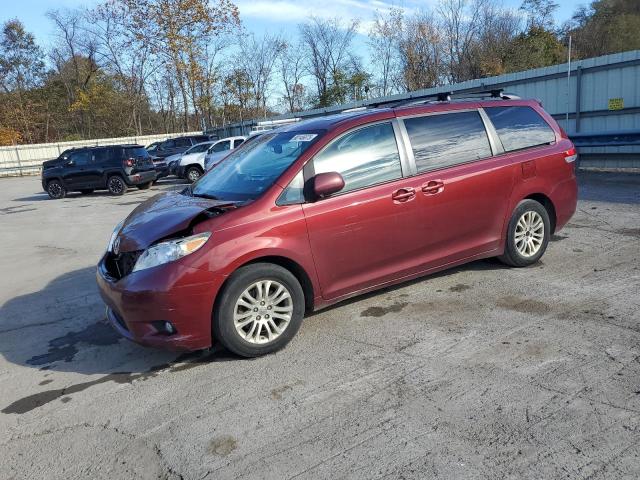2014 TOYOTA SIENNA XLE, 