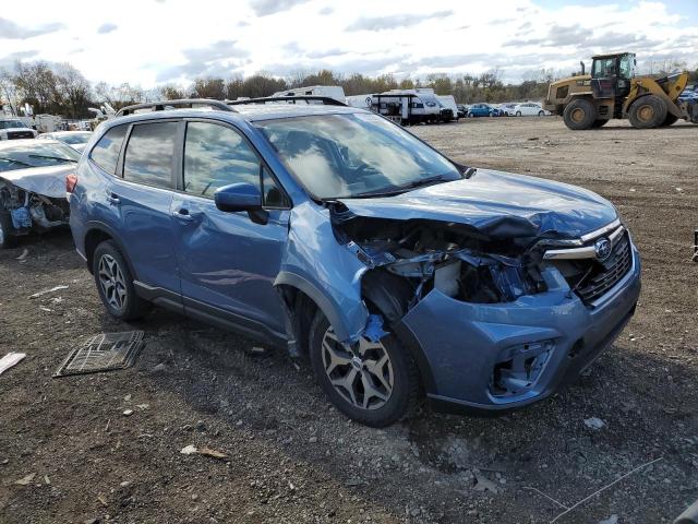 JF2SKAJC6LH531678 - 2020 SUBARU FORESTER PREMIUM BLUE photo 4