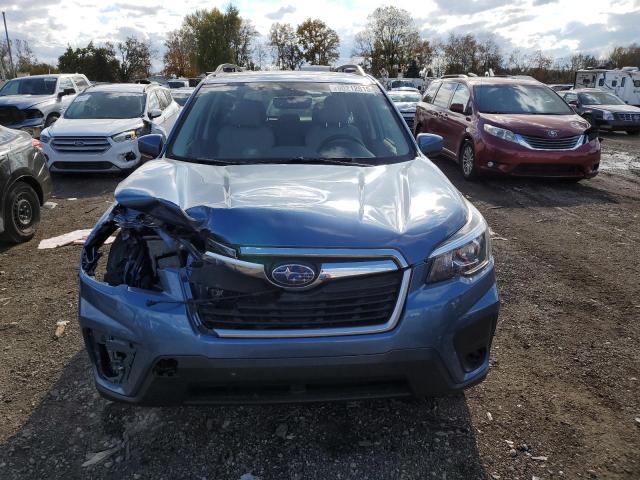 JF2SKAJC6LH531678 - 2020 SUBARU FORESTER PREMIUM BLUE photo 5