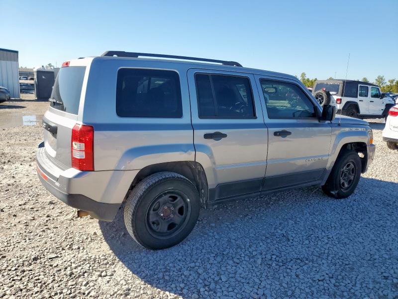 1C4NJPBA3GD548059 - 2016 JEEP PATRIOT SPORT Silber Foto 3