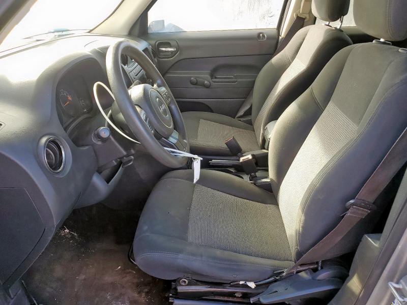 1C4NJPBA3GD548059 - 2016 JEEP PATRIOT SPORT Silber Foto 7