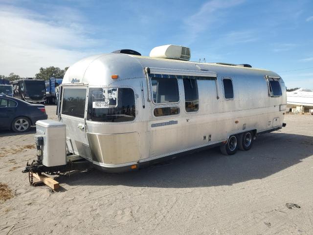 1STHEAN23JJ506083 - 1988 AIRSTREAM CAMPER SILVER photo 2