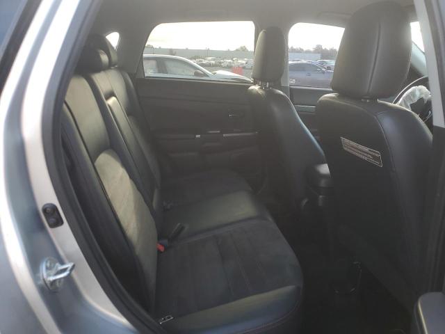 JA4AP3AW3JU012698 - 2018 MITSUBISHI OUTLANDER ES ვერცხლისფერი ფოტო 11