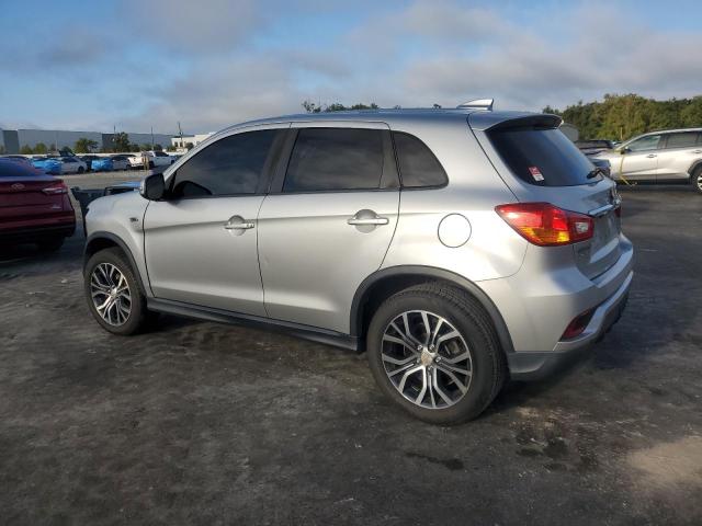 JA4AP3AW3JU012698 - 2018 MITSUBISHI OUTLANDER ES ვერცხლისფერი ფოტო 2