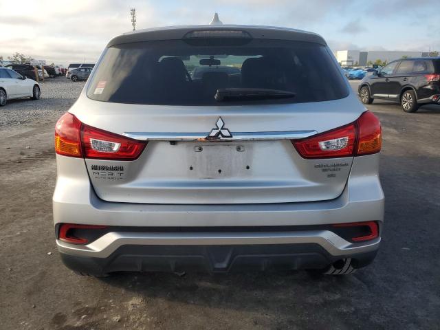 JA4AP3AW3JU012698 - 2018 MITSUBISHI OUTLANDER ES ვერცხლისფერი ფოტო 6