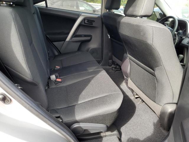 2T3ZFREV0JW479600 - 2018 TOYOTA RAV4 LE 银色 照片 11