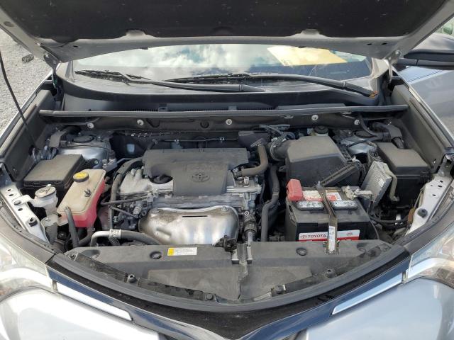 2T3ZFREV0JW479600 - 2018 TOYOTA RAV4 LE 银色 照片 12