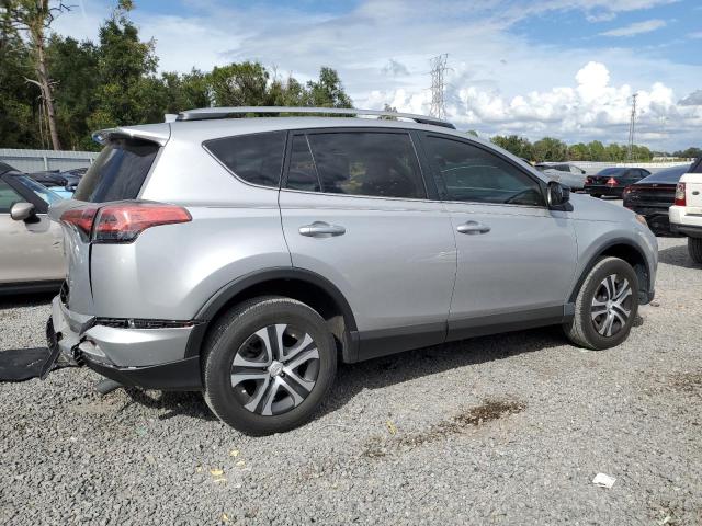 2T3ZFREV0JW479600 - 2018 TOYOTA RAV4 LE 银色 照片 3