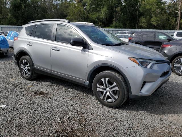 2T3ZFREV0JW479600 - 2018 TOYOTA RAV4 LE 银色 照片 4