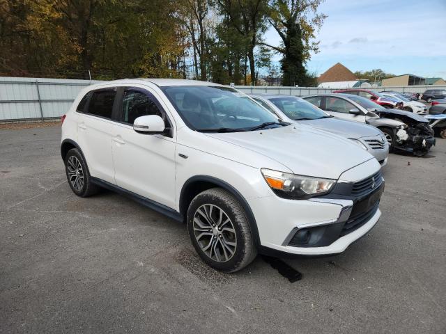 JA4AR3AU2HZ059128 - 2017 MITSUBISHI OUTLANDER ES WHITE photo 4