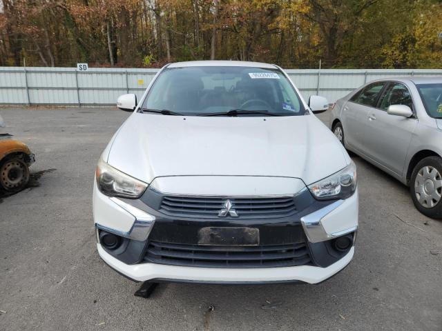 JA4AR3AU2HZ059128 - 2017 MITSUBISHI OUTLANDER ES WHITE photo 5