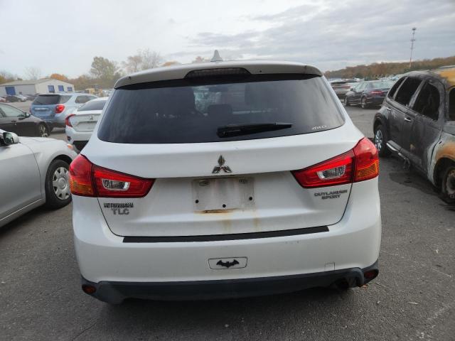 JA4AR3AU2HZ059128 - 2017 MITSUBISHI OUTLANDER ES WHITE photo 6