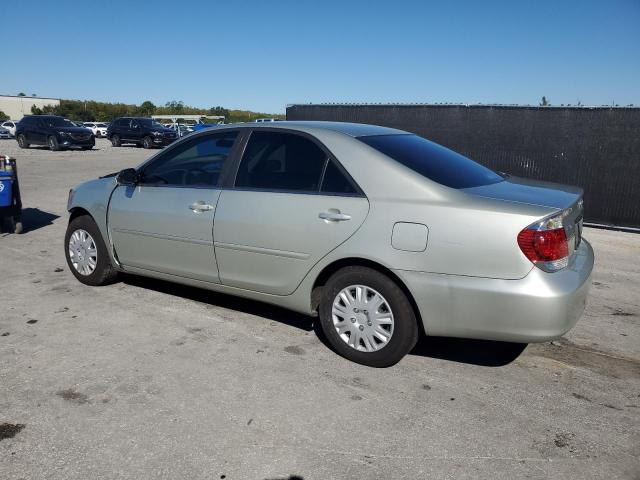 JTDBE32K253027880 - 2005 TOYOTA CAMRY LE SILVER photo 2