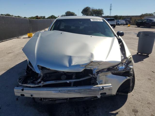 JTDBE32K253027880 - 2005 TOYOTA CAMRY LE SILVER photo 5