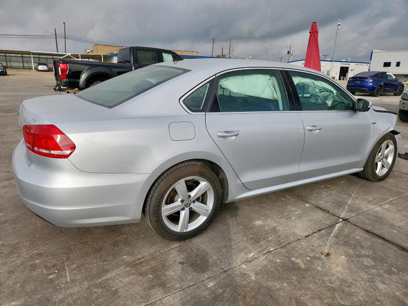 1VWAT7A37FC112926 - 2015 VOLKSWAGEN PASSAT S 银色 照片 3