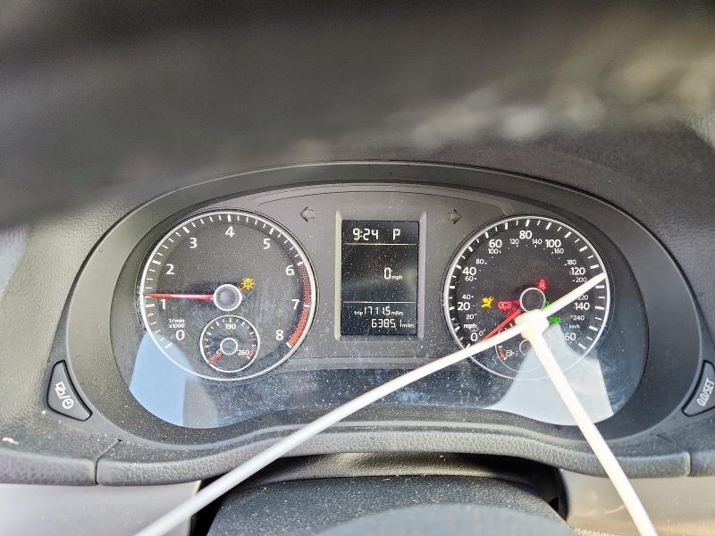 1VWAT7A37FC112926 - 2015 VOLKSWAGEN PASSAT S 银色 照片 9