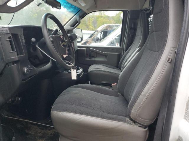 1GCWGAFG2J1907411 - 2018 CHEVROLET EXPRESS G2 WHITE photo 7