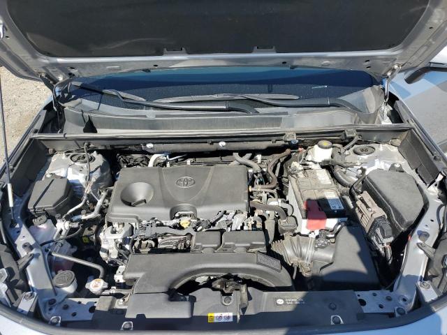 2T3P1RFV2MC250314 - 2021 TOYOTA RAV4 XLE 银色 照片 11