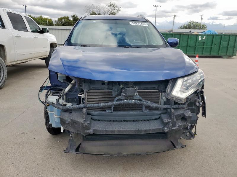 KNMAT2MT3JP551446 - 2018 NISSAN ROGUE S Синий фото 5