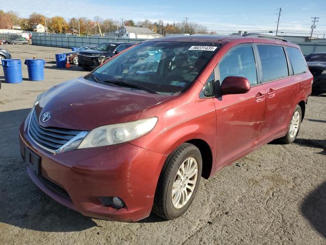 2013 TOYOTA SIENNA XLE, 