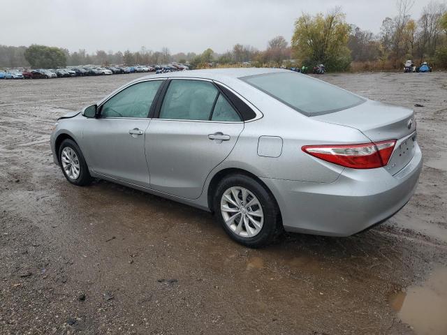 4T1BF1FK6FU887980 - 2015 TOYOTA CAMRY LE 银色 照片 2