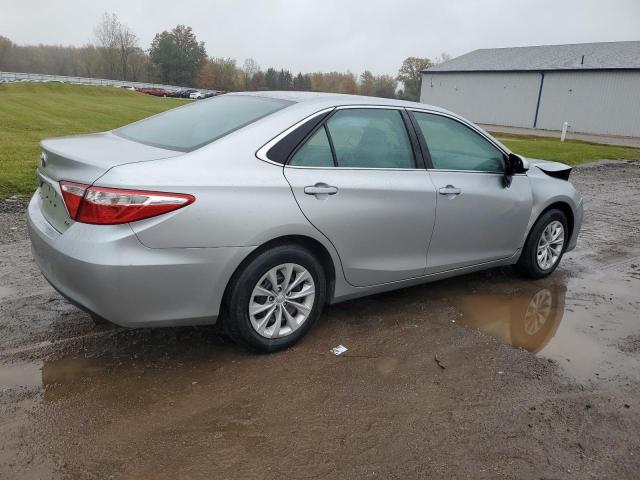 4T1BF1FK6FU887980 - 2015 TOYOTA CAMRY LE 银色 照片 3