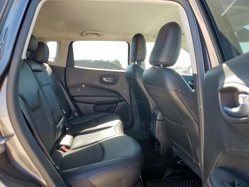 3C4NJDBB1KT812454 - 2019 JEEP COMPASS LATITUDE رمادي صورة 11