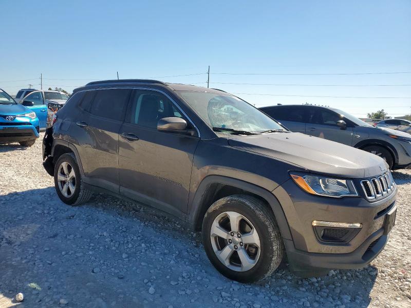 3C4NJDBB1KT812454 - 2019 JEEP COMPASS LATITUDE رمادي صورة 4