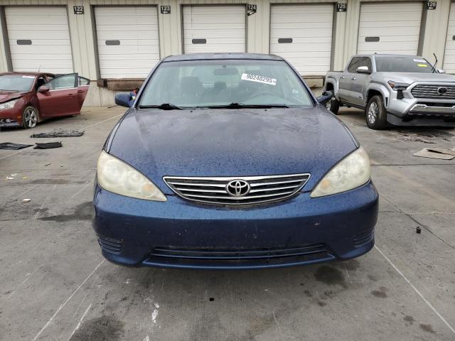 4T1BE32K85U100062 - 2005 TOYOTA CAMRY LE BLUE photo 5