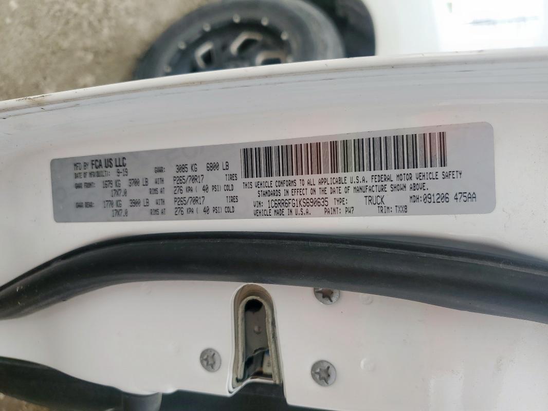 1C6RR6FG1KS690635 - 2019 RAM 1500 CLASS TRADESMAN Белый фото 12