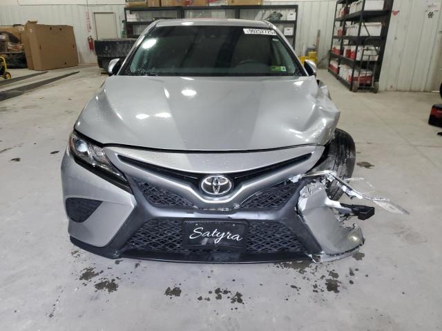 4T1B11HK5KU713128 - 2019 TOYOTA CAMRY L SILVER photo 5