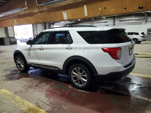 1FMSK8DH6NGB20008 - 2022 FORD EXPLORER XLT Biały zdjęcie 2