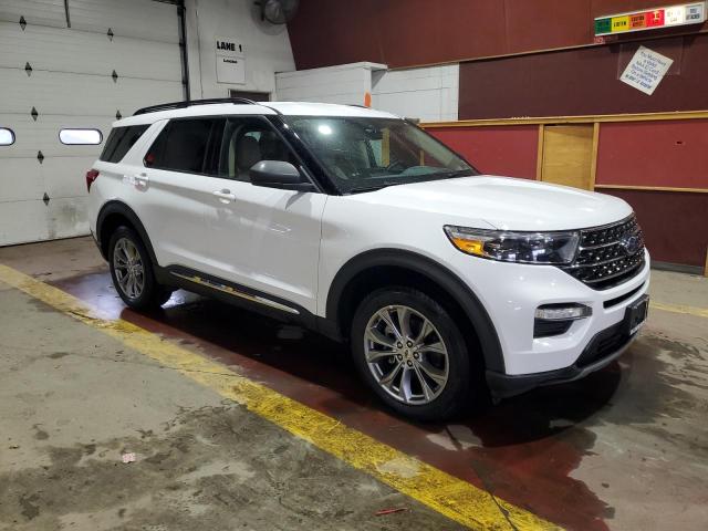 1FMSK8DH6NGB20008 - 2022 FORD EXPLORER XLT Biały zdjęcie 4
