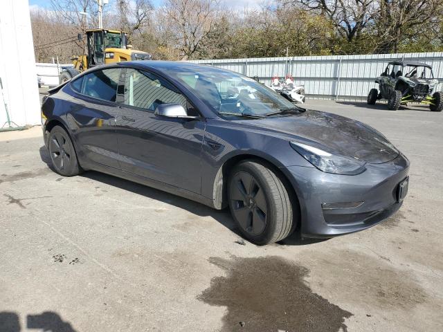 5YJ3E1EAXPF681690 - 2023 TESLA MODEL 3 Gris foto 4