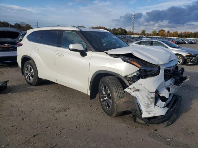 5TDHZRBHXMS130581 - 2021 TOYOTA HIGHLANDER XLE Beyaz fotoğraf 4