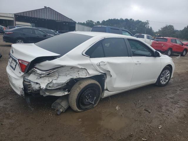 4T1BF1FK2HU811157 - 2017 TOYOTA CAMRY LE 白色 照片 3
