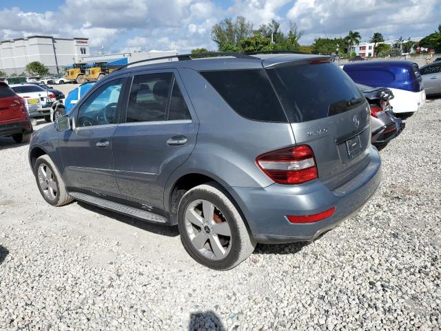 4JGBB5GBXBA748030 - 2011 MERCEDES-BENZ ML 350 GRAY photo 2