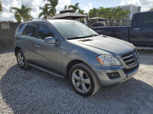 4JGBB5GBXBA748030 - 2011 MERCEDES-BENZ ML 350 GRAY photo 4