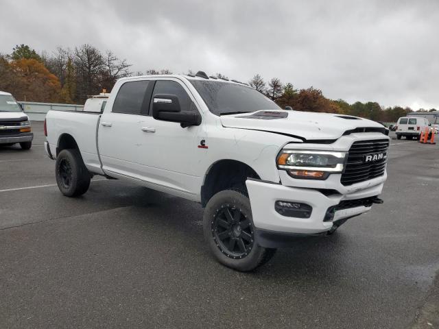3C6UR5FL5RG228422 - 2024 RAM 2500 LARAMIE Blanco foto 4