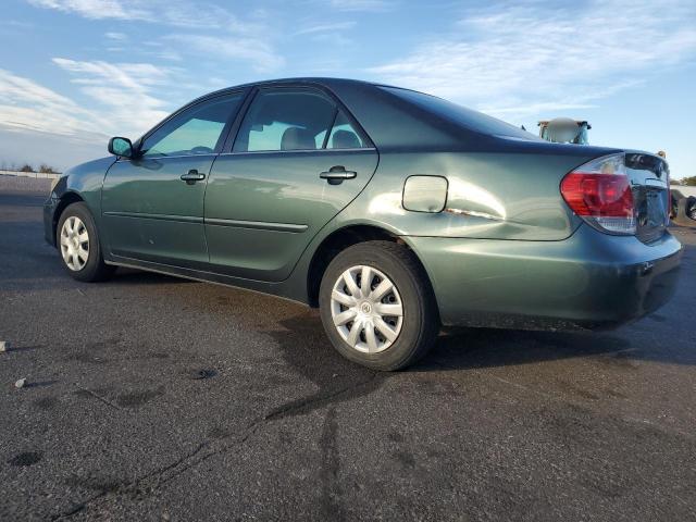 4T1BE32K75U061920 - 2005 TOYOTA CAMRY LE GREEN photo 2